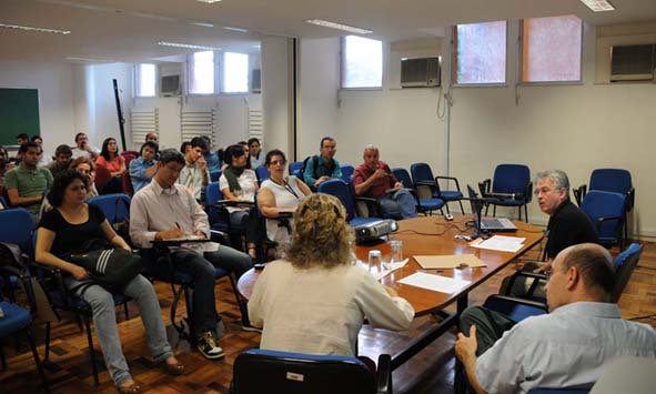 Sociólogo francês discute crise das Agências de Medicamentos na França e Estados Unidos no Encontro às Quintas de maio