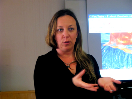 “É preciso orientar as pessoas sobre o que fazer, e não apenas alarmá-las”, afirma especialista em palestra sobre comunicação de desastres naturais