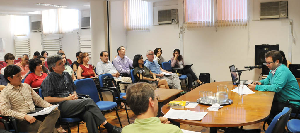 A cobertura jornalística da pandemia de gripe suína no Peru, o controle da natalidade na América Latina e o desenvolvimento sustentável no século 21