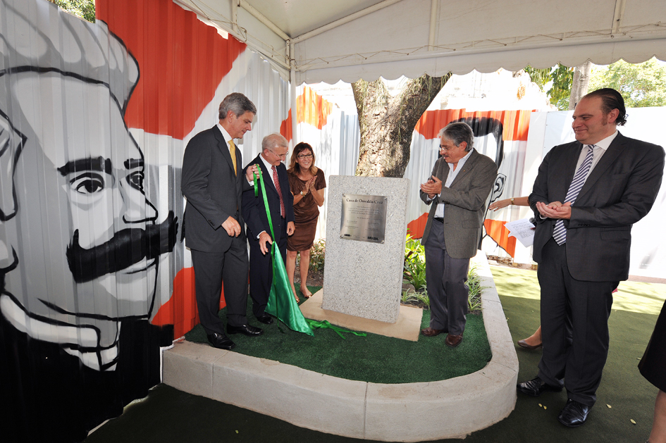 Fiocruz lança pedra fundamental de moderno centro de documentação